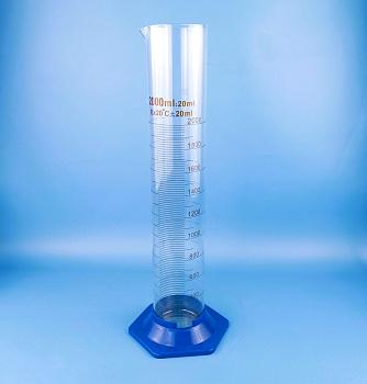 Цилиндр мерный 5drops 3-2000-2, 2000 мл, с пластиковым основанием, с носиком, градуированный, Boro 3.3 Цилиндр мерный 5drops 3-2000-2, 2000 мл, с пластиковым основанием, с носиком, градуированный, Boro 3.3
